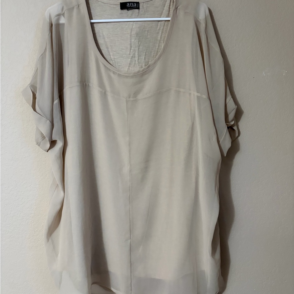 a.n.a Cream Top Women's size 1x-2X flowy, Airy beauty.